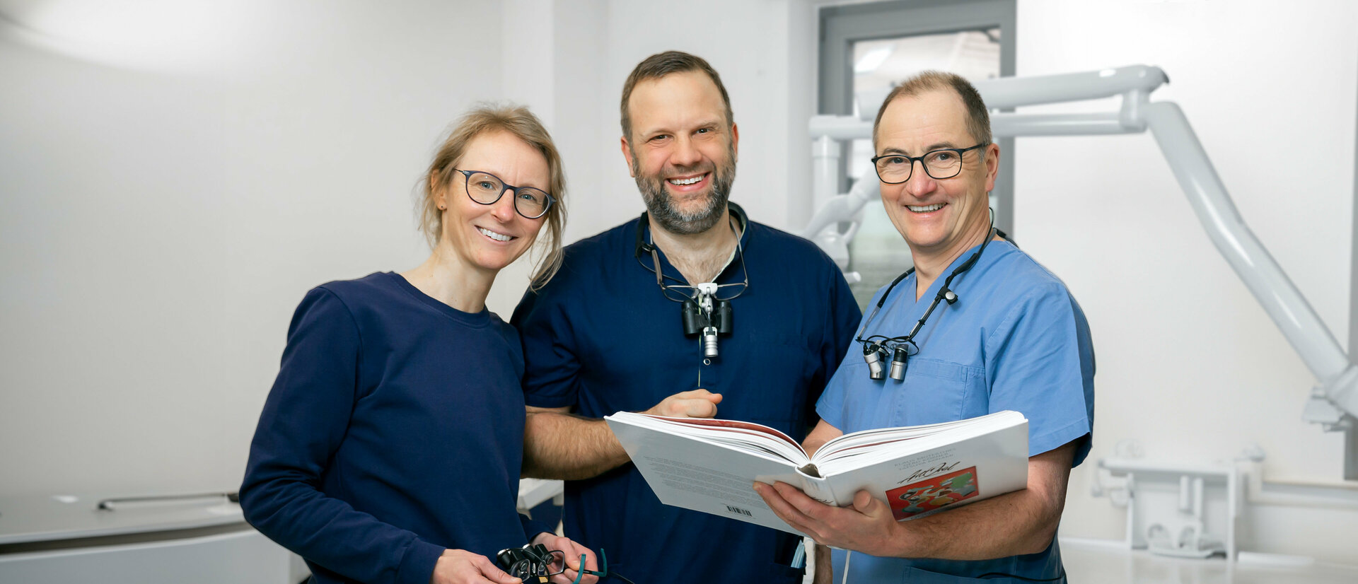 Gruppenbild_Bild (80)überarbeitet_Head.jpg